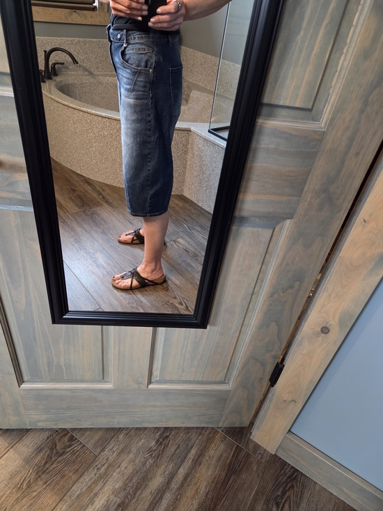 Flamingals Denim - Classic Dark Wash Denim Cropped Jeans - Women